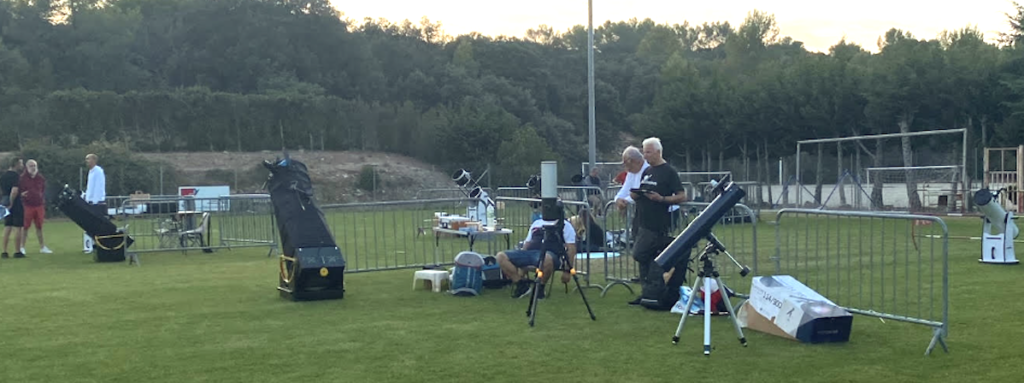 Téléscopes du club Vaunage Astronomie prêts à servir en attendant la tombée de la nuit